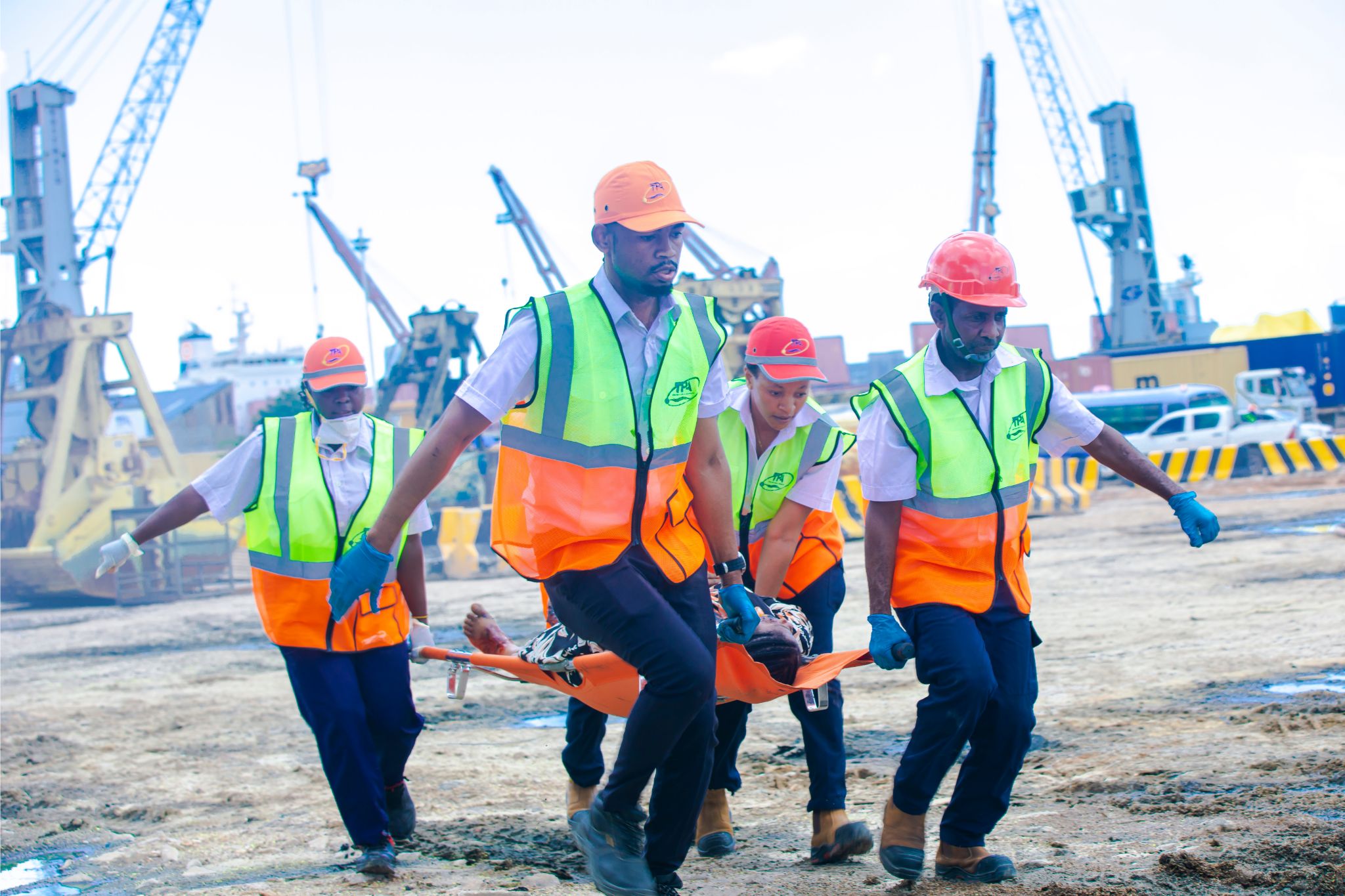 MAZOEZI YA UTAYARI WA KUKABILIANA NA MOTO NA VIKOSI VYA ZIMAMOTO KATIKA BANDARI YA DAR ES SALAAM