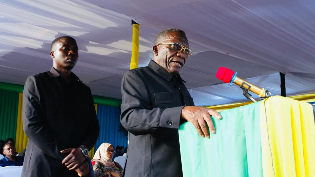 WAIRI MKUU MSTAAFU AWASII WAFANYABIASHARA WA MAZAO KUTUMIA BANDARI YA TANGA NANE NANE 